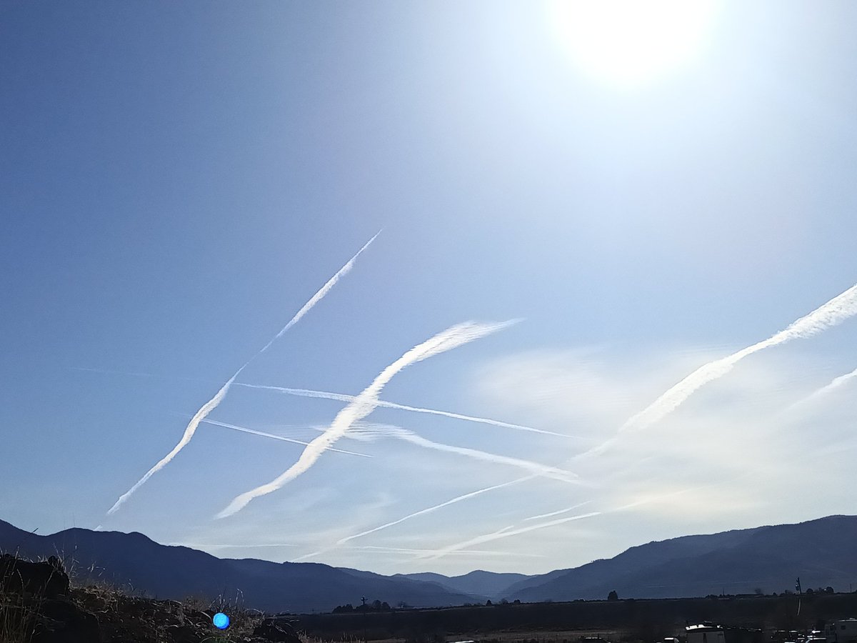 DecreeItNow's tweet photo. Chemtrails today. https://t.co/snXXuklesQ