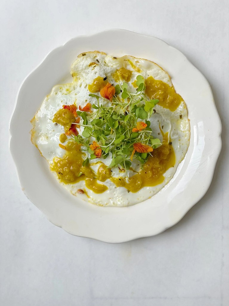 Calendula &amp; Chive Fried Eggs with Golden Pepper Pesto and Greens Recipe

If you’ve ever wished to eat sunshine, let this be your Easter invitation.
Or any slow, spring morning that deserves a little more color, and a little more care. 

Get the recipe > l8r.it/rCw8