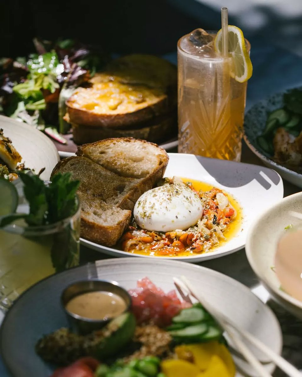 Brunch that’s worth waking up for @cafefigdtla.