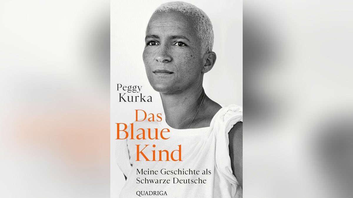 Die Frau auf dem Buchtitel ist Peggy. Wie ich wuchs sie in der DDR auf, nur ganz anders. Kennengelernt haben wir uns erst später, in Hamburg, in den 90er Jahren. Seitdem existiert unsere für mich lehrreiche Freundschaft. Sie hat dieses Buch über ihr Aufwachsen als schwarzes