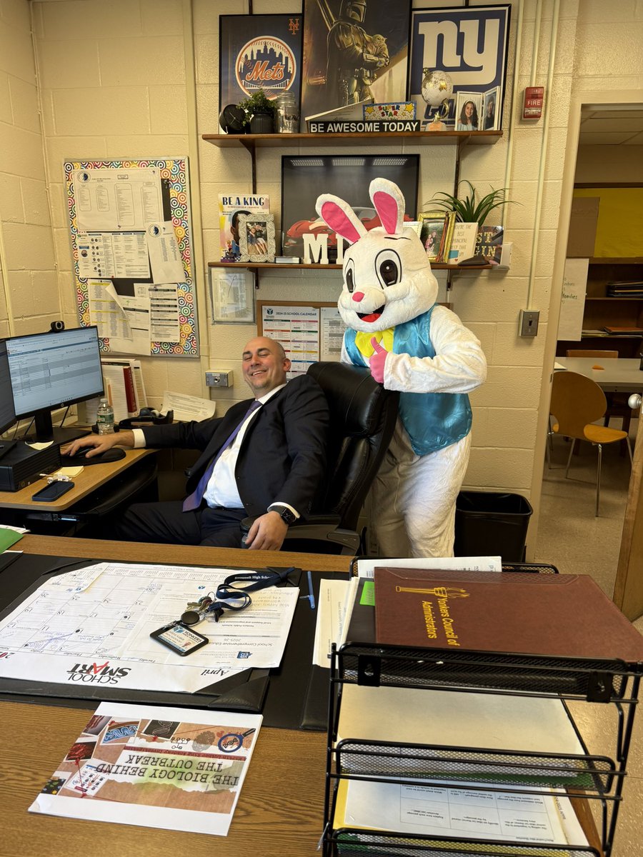 PrincipalNaber1's tweet photo. MLKA had a visit from the Easter Bunny! 🐰 #MLKA #easterbunny @YonkersSchools @RcollinsJudon @AnibalSolerJr https://t.co/WB21ive34U