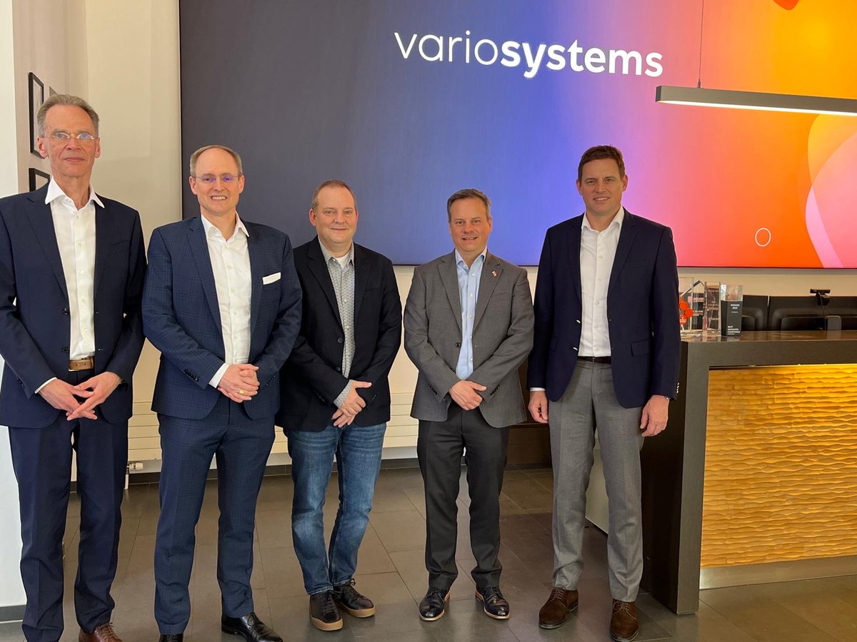 USEmbassyBern's tweet image. Grateful to Variosystems for hosting Chargé Bell at your Swiss HQ! He explored innovations in industrial automation, medtech, life sciences, aerospace, and defense. Variosystems North America, based in Texas, supports many U.S. jobs. #MoreProsperous #FDI #InvestinUS @SelectUSA
