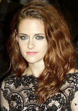 jellystvfandom's tweet photo. Happy 35th Birthday to Kristen Stewart. My favourite one of her roles was when she played Bella in the Twilight saga. Happy Birthday 🎂 🎉 https://t.co/V99WFSRETj