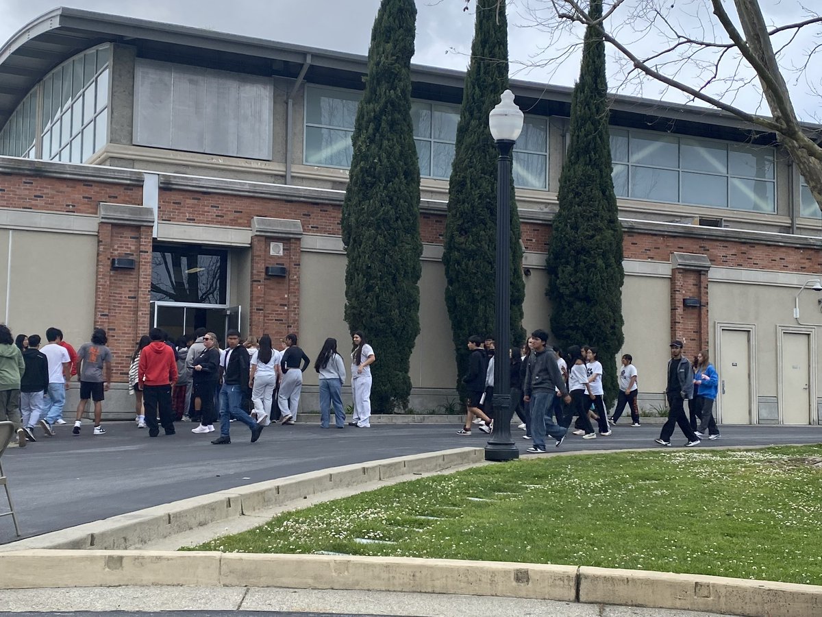 NorCal_Humans's tweet photo. Today is National Education and Sharing Day! Earlier this week, two of our team members attended #SanMateo High School’s Summer Opportunity fair. They educated and shared the many opportunities that #UPS has to offer!
#NationalEducationandsharinngday #MaketheShift #Highschool https://t.co/Ob0xiqWZhO