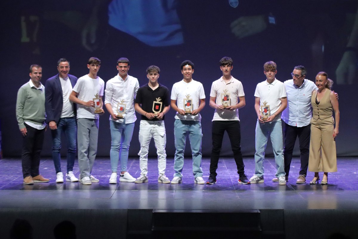 ¡Una gran cantidad de canteranos del Villarreal CF e internacionales con las categorías inferiores de la <a href="/sefutbol/">Selección Española Masculina de Fútbol</a> fueron homenajeados en la Gala <a href="/FFCV_info/">FFCV</a> 2023/24