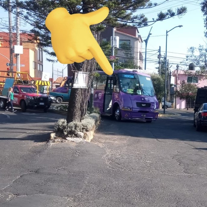 asolorzanoc's tweet photo. Derivado a la NULA planeación de @SOBSECDMX @GobCDMX @ClaraBrugadaM calzada Las Águilas @AlcaldiaAO @LopezCasarinJ es un desastre, ahora dejan material bloqueando carriles que provoca colectivos de la #Ruta57 tomen sentido contrario. @EnlaceTAguilas @LomaAguilassur @WRADIOMexico https://t.co/4v8QZjWAtP
