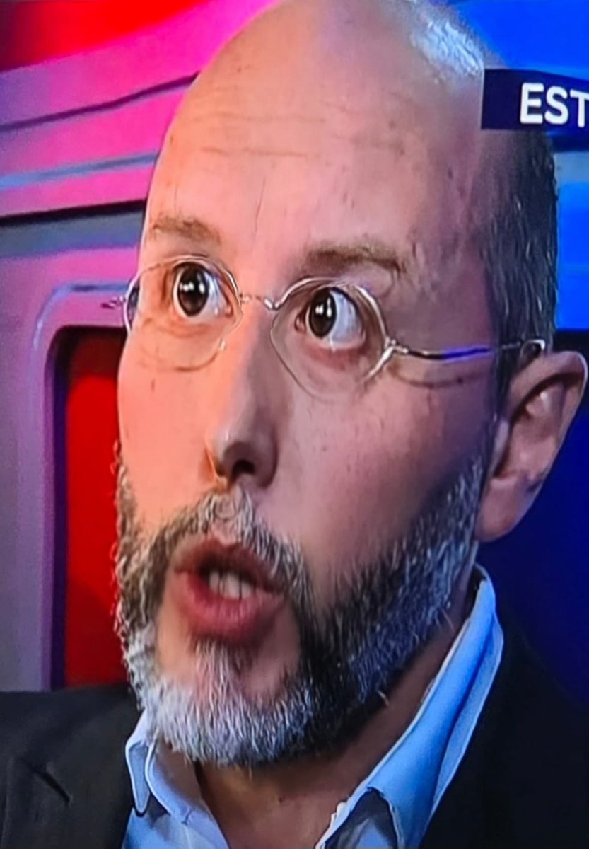 espanta's tweet photo. @VitorDe1gado @joaornoliveira TOMA LÁ  O TEU DESTILADOR DE ÓDIO https://t.co/y04M9FvDP0