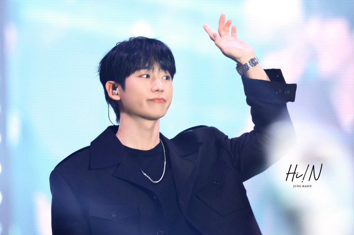 Hiin0401's tweet photo. (HQ)
241214-15 FNC KINGDOM 아이돌 핸🥹🖤

#JUNGHAEIN #정해인 #チョンヘイン #丁海寅 #FNCKingdom https://t.co/nqFH1TBlqP