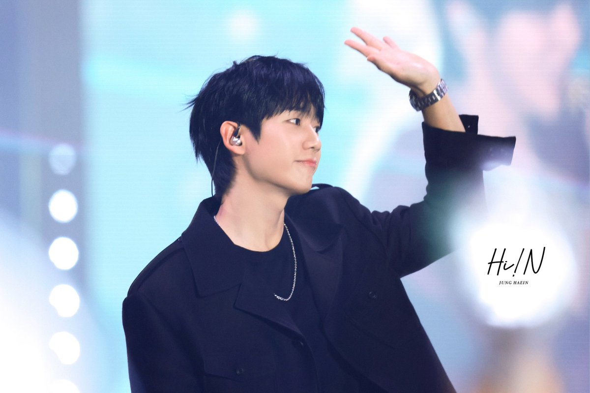 Hiin0401's tweet photo. (HQ)
241214-15 FNC KINGDOM 아이돌 핸🥹🖤

#JUNGHAEIN #정해인 #チョンヘイン #丁海寅 #FNCKingdom https://t.co/nqFH1TBlqP