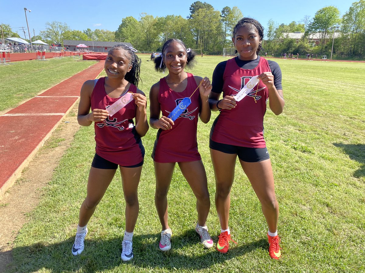 CaledoniaTF's tweet photo. A few pics from our meet yesterday. Both Boys and Girls finished 1st and won Regionals (3-4A). Moving 22 girls and 25 guys on to Super Regionals next Thursday @ Meridian High School! #NoTrackNoProblem #JobsNotDone https://t.co/e3rTTZZMrM