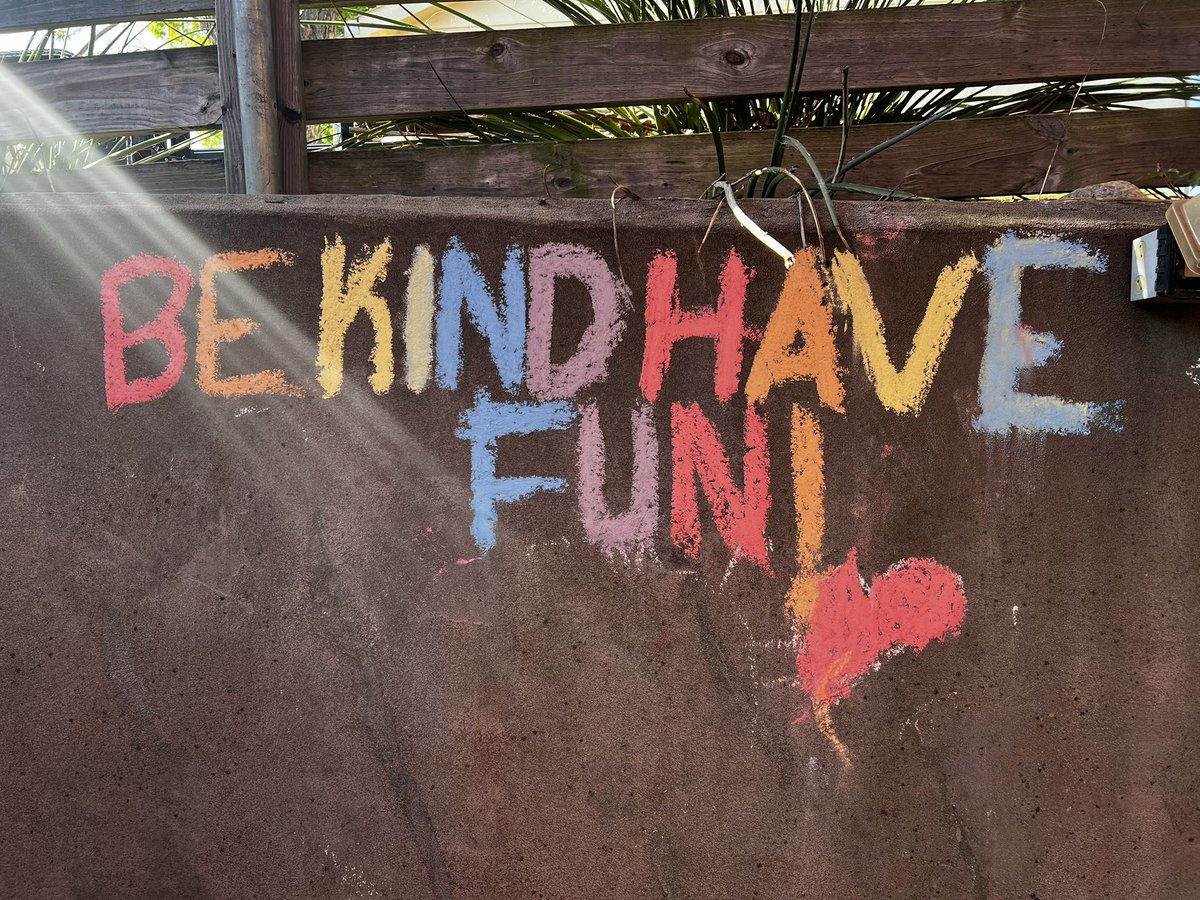 Happy Wednesday, y’all! ❤️
The chalk walk is giving us big smiles this morning 😃🔥 #bekind #havefun