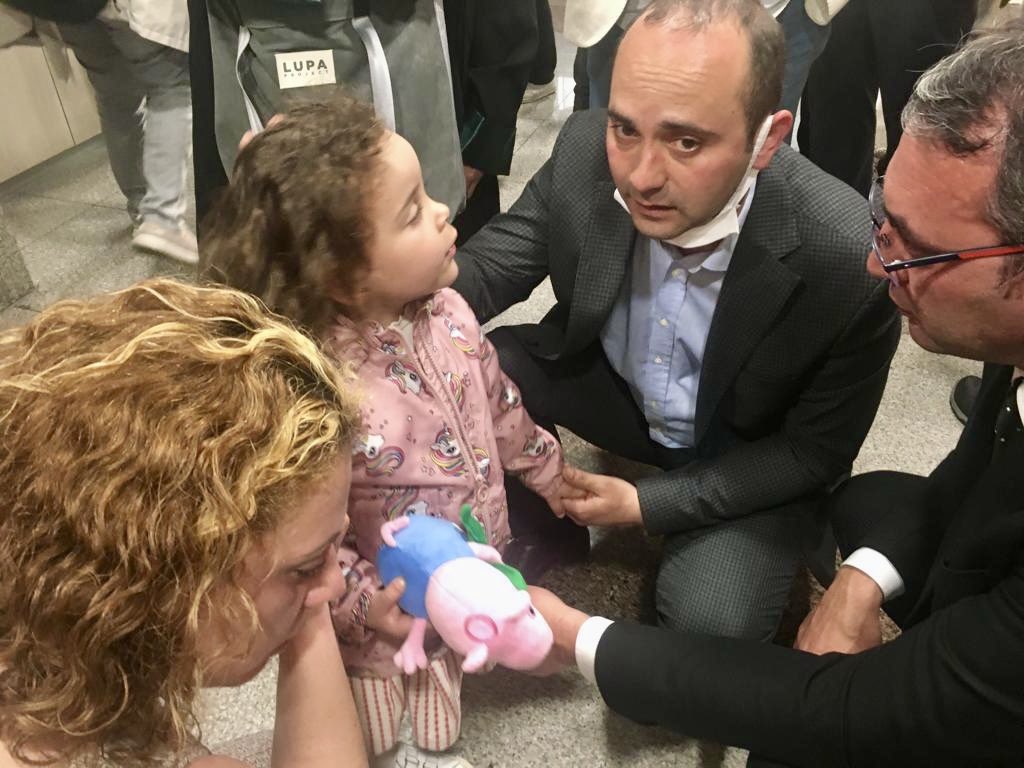 Hoşgeldin Mahir!

Eşim Tayfun Kahraman'ın da içinde yer aldığı, haksız yere cezaevinde tutulan herkes bir an önce özgürlüğüne kavuşmalıdır!