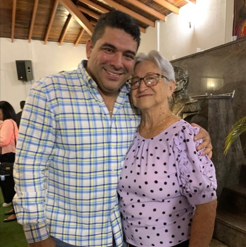 alcaldeaular's tweet photo. Feliz cumpleaños para Doña María Terán, fina estampa de la madre sansebastianera. Dios me la bendiga y me la llene de bendiciones. https://t.co/Vyf5Ov1iT2