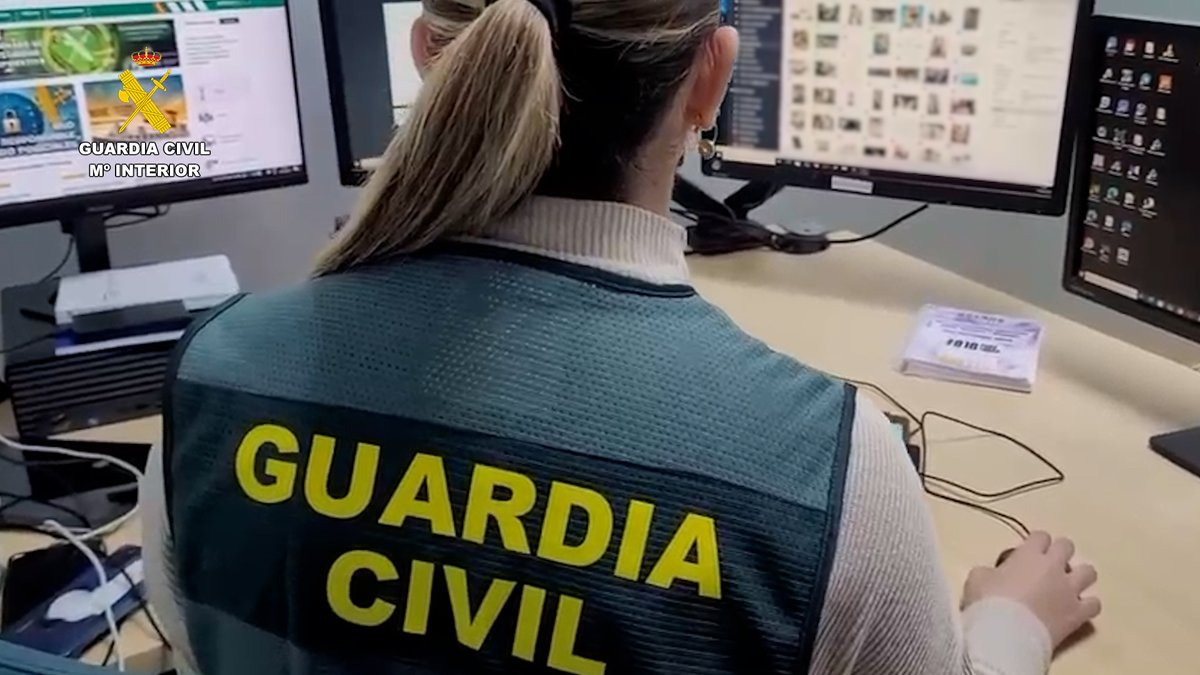 interiorgob's tweet photo. 1️⃣0️⃣ detenidos por delitos de explotación sexual infantil en una operación a nivel europeo que se salda con 

🟢 166 detenidos
🟢 6.000 dispositivos electrónicos intervenidos

Investigación coordinada por los Equipos Mujer Menor #EMUME de @guardiacivil

🌐 https://t.co/vLtk0nbdwv https://t.co/5GvPXrhp4M