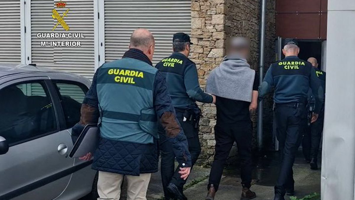 interiorgob's tweet photo. 1️⃣0️⃣ detenidos por delitos de explotación sexual infantil en una operación a nivel europeo que se salda con 

🟢 166 detenidos
🟢 6.000 dispositivos electrónicos intervenidos

Investigación coordinada por los Equipos Mujer Menor #EMUME de @guardiacivil

🌐 https://t.co/vLtk0nbdwv https://t.co/5GvPXrhp4M