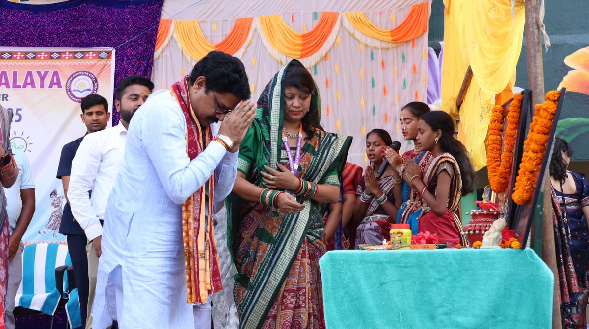 MahalingMukesh's tweet image. ଲୋଇସିଂହା ଅନ୍ତର୍ଗତ ଝାରମୁଣ୍ଡା ଓଡ଼ିଶା ଆଦର୍ଶ ବିଦ୍ୟାଳୟର ବାର୍ଷିକ ଉତ୍ସବରେ ମୁଖ୍ୟ ଅତିଥି ଭାବେ ଯୋଗଦେଇ ବିଦ୍ୟାର୍ଥୀମାନଙ୍କୁ ସେମାନଙ୍କ ଭବିଷ୍ୟତ ପାଇଁ ଶୁଭେଚ୍ଛା ଜଣାଇଲି। ବିଭିନ୍ନ ପ୍ରତିଯୋଗିତାରେ ଉତ୍ତୀର୍ଣ୍ଣ ବିଦ୍ୟାର୍ଥୀ ମାନଙ୍କୁ ପୁରସ୍କାର ପ୍ରଦାନ କରି ଉତ୍ସାହିତ କଲି।

#annualfunction 
#Odishaadarshvidyalaya