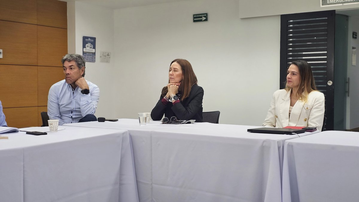 ANDI_Antioquia's tweet image. Hoy se llevó a cabo el #EnDiálogo con Gloria Valencia, autora de El GEA: La Historia Completa sobre el Origen del Grupo Empresarial Antioqueño. En este espacio, se habló sobre el impacto, la innovación, el liderazgo y el compromiso del #GEA en Antioquia.