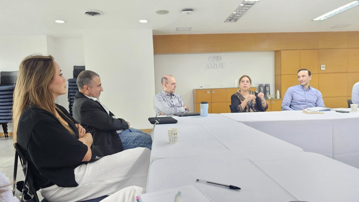 ANDI_Antioquia's tweet image. Hoy se llevó a cabo el #EnDiálogo con Gloria Valencia, autora de El GEA: La Historia Completa sobre el Origen del Grupo Empresarial Antioqueño. En este espacio, se habló sobre el impacto, la innovación, el liderazgo y el compromiso del #GEA en Antioquia.