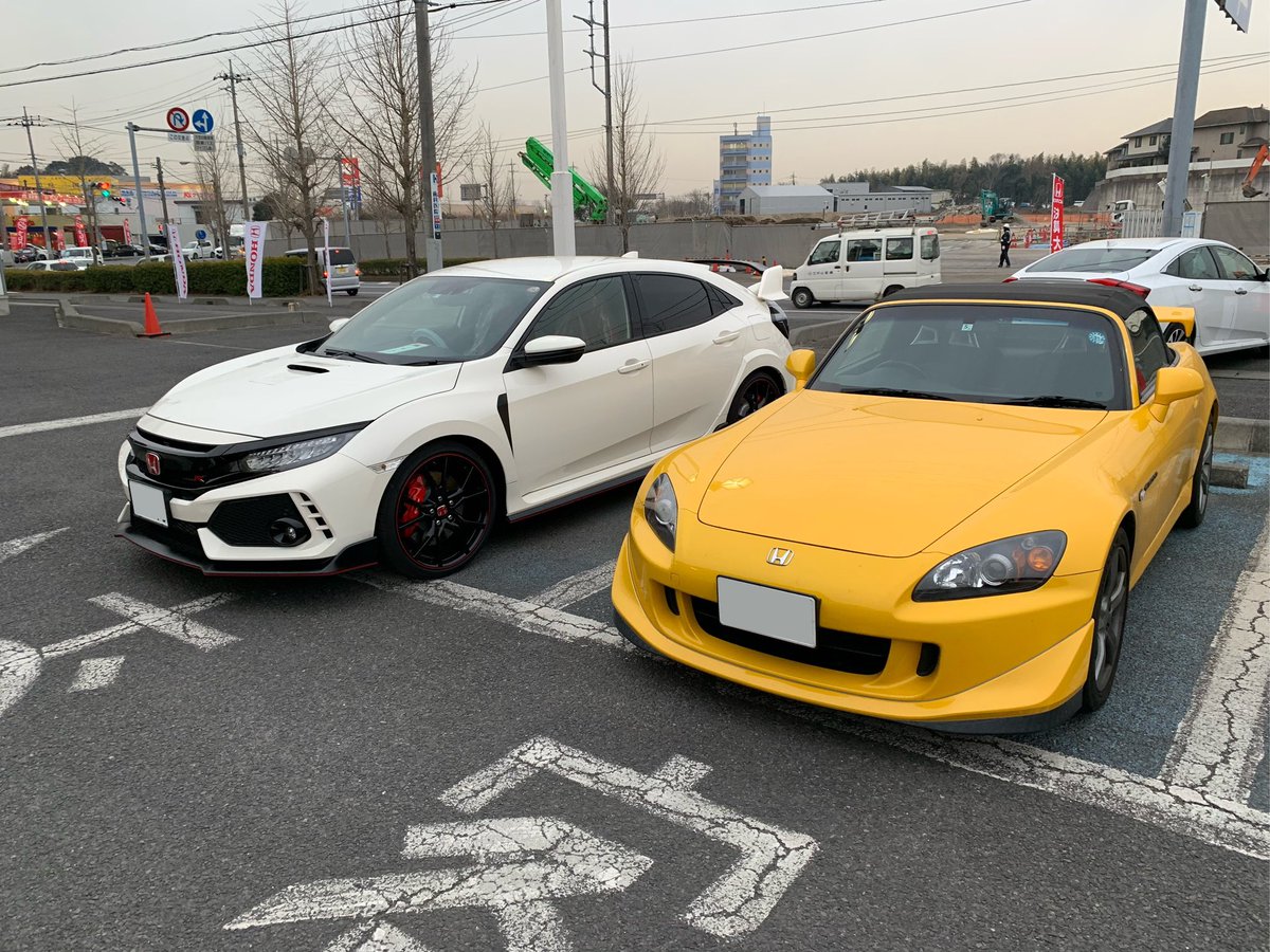 Darth_Alexios's tweet photo. 今の車たち（FL5,S660）と昔の車たち（FK8,S2000） 初代フィットも含め、乗ってきた車5台ともHonda
今の黒猫たちと、昔のコーンスネークたち！ほかにフトアゴもいた。みんなかわいい。
#Honda #猫のいる暮らし #コーンスネーク https://t.co/8hrjmtuU3n