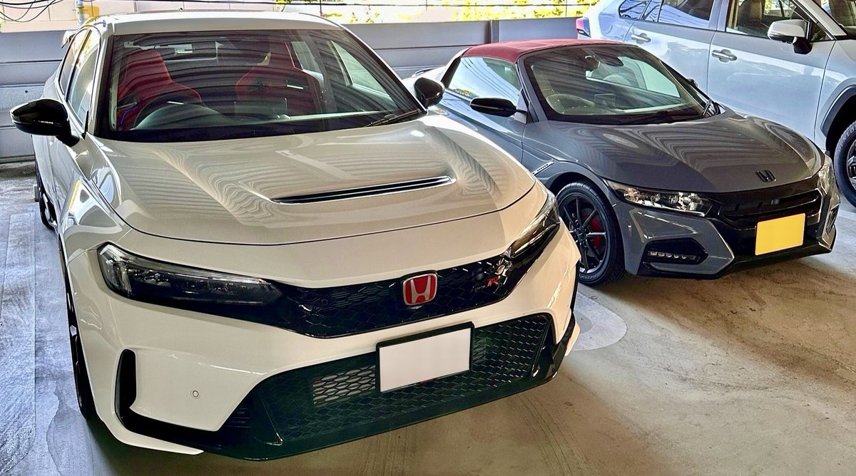 Darth_Alexios's tweet photo. 今の車たち（FL5,S660）と昔の車たち（FK8,S2000） 初代フィットも含め、乗ってきた車5台ともHonda
今の黒猫たちと、昔のコーンスネークたち！ほかにフトアゴもいた。みんなかわいい。
#Honda #猫のいる暮らし #コーンスネーク https://t.co/8hrjmtuU3n