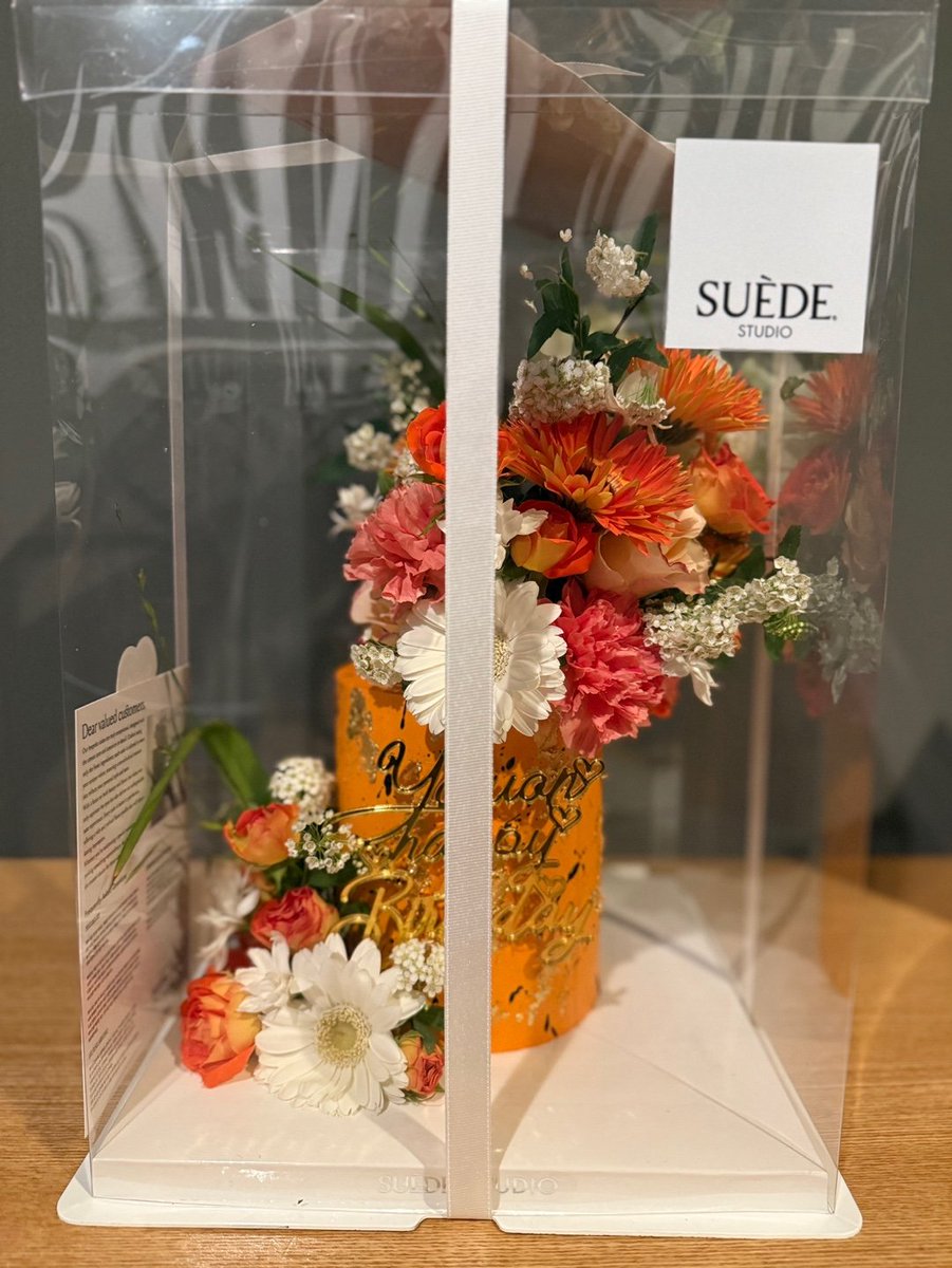 BullyaseongS's tweet photo. <4월9일 요원님 생일 &amp; 귀신들 GV>
오늘 인디직원분들, 이화정 기자님, 황승재 감독님의 도움으로 GV 진행중에 요원님에게 케이크를 전달드리고 참여해주신 모든 분들과 축하드릴수 있었습니다.
매년 케이크�� 전달드렸지만 올해는 특히 기억에 남을것 같습니다. 서포트에 참여해주신분들 감사합니다. https://t.co/UsyWjR2O1i