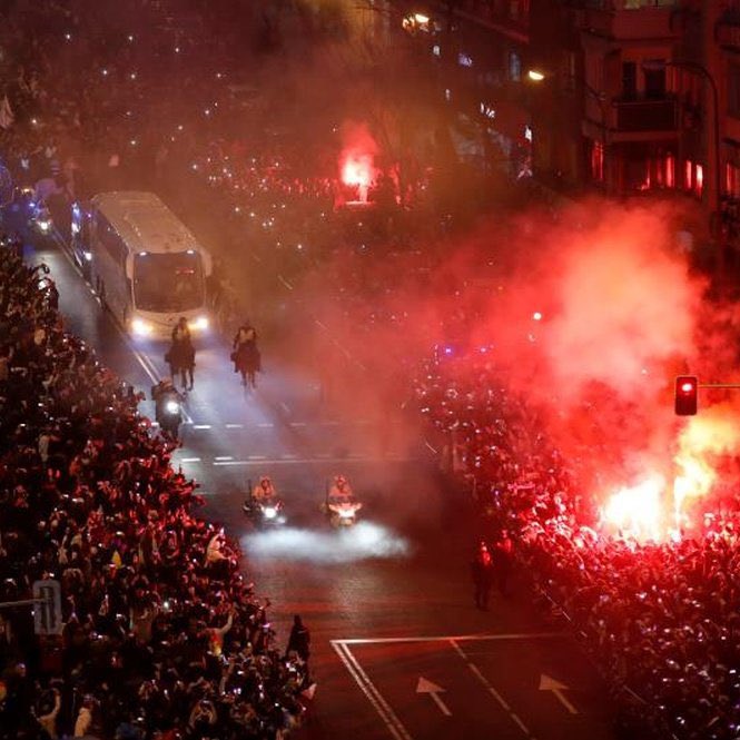 DailyAFC's tweet photo. 🚨 Real Madrid fan group, Ultras Sur, have announced they will do something they have ‘never done’ before, for a team on the road to the Santiago Bernabéu, as Arsenal travel in the Champions League. 😤🚐

[@MadridUniversal] https://t.co/eL8YGdDibD