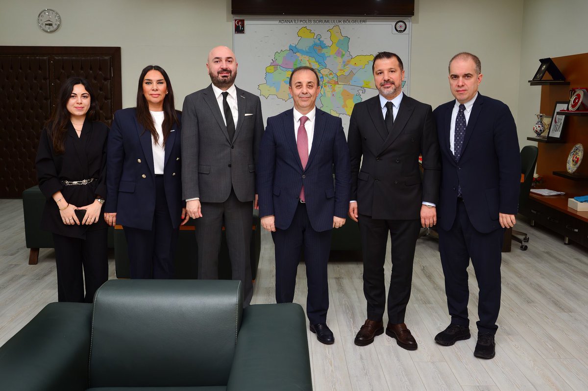 Adana Genç İş İnsanları Derneği Başkanı Cenk Yakın ve yönetim kurulu üyeleri Arzu Yıldızak Ektiren ,Ahmet Nuri Sabuncu,Mert Bigay Türk Polis Teşkilatının 180.yılı  kapsamında Adana İl Emniyet Müdürü Sayın Ahmet Hakan Arıkan’ı makamında ziyaret ederek Polis haftasını kutladılar.