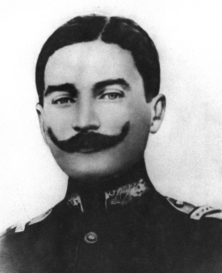 ❝Saraylarını, azametlerini, taç ve tahtlarını başlarına yıkacağım!❞

—Mustafa Kemal.