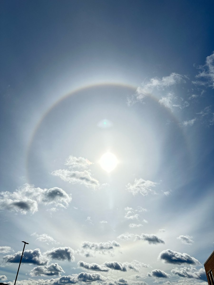 DaKnifeMan's tweet image. ⁦@paxtrader777⁩                        

My niece sent me this taken outside the school she teaches at.
Do you see the cross?
#weareneveralone 
God is good God is always good