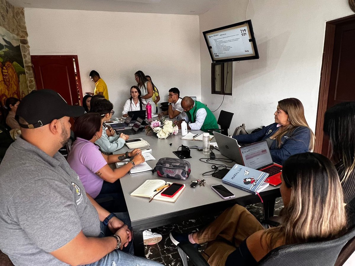 Alcaldiarestrep's tweet photo. Se realizó una reunión del Comité de Convivencia Escolar y de Infancia y Adolescencia para tratar temas clave para el bienestar de nuestros jóvenes. La Administración Municipal sigue comprometida con su formación y seguridad. 💪

#ComitéDeConvivenciaEscolar #BienestarJuvenil https://t.co/Bscq56yVL1