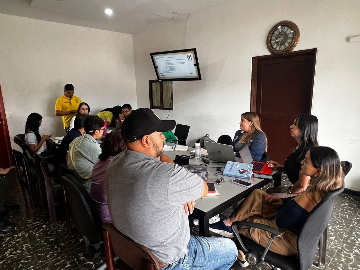 Alcaldiarestrep's tweet photo. Se realizó una reunión del Comité de Convivencia Escolar y de Infancia y Adolescencia para tratar temas clave para el bienestar de nuestros jóvenes. La Administración Municipal sigue comprometida con su formación y seguridad. 💪

#ComitéDeConvivenciaEscolar #BienestarJuvenil https://t.co/Bscq56yVL1