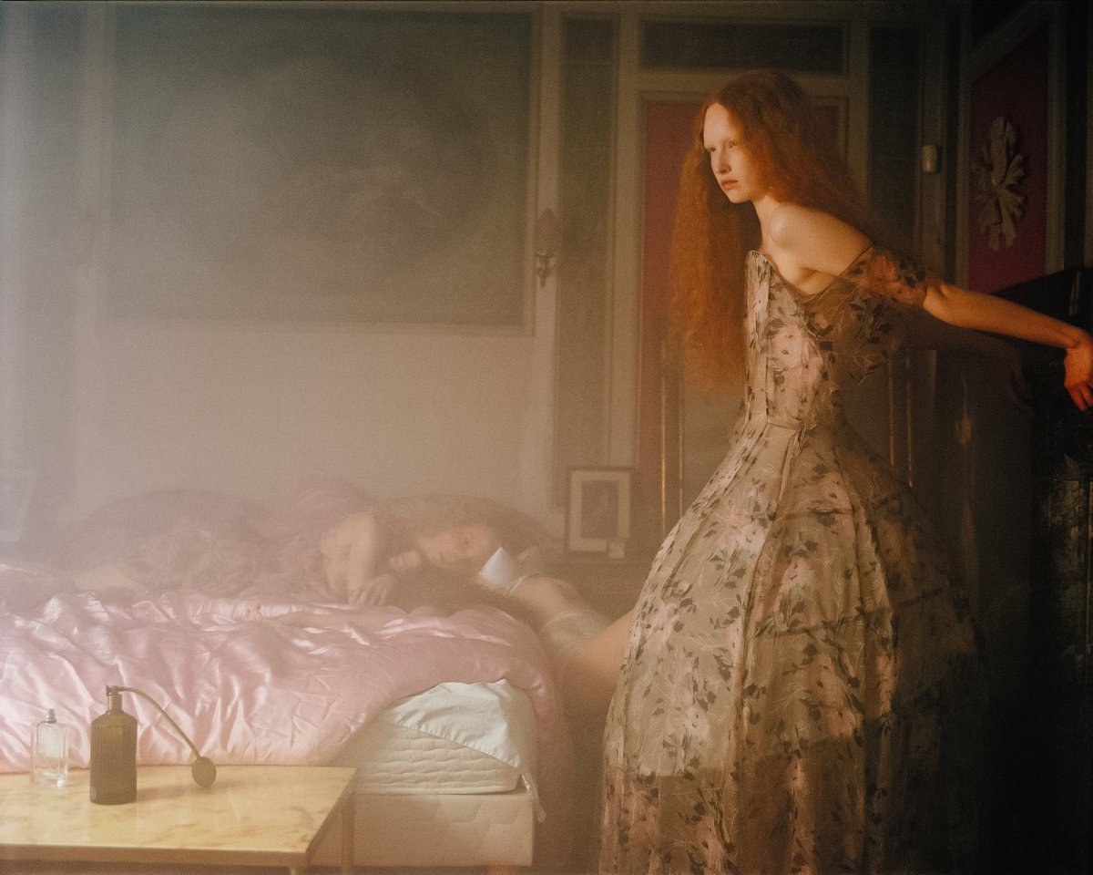 jacquemusx's tweet photo. I’m obsessed with editorials that look like movie stills https://t.co/aVCC8v5OnL