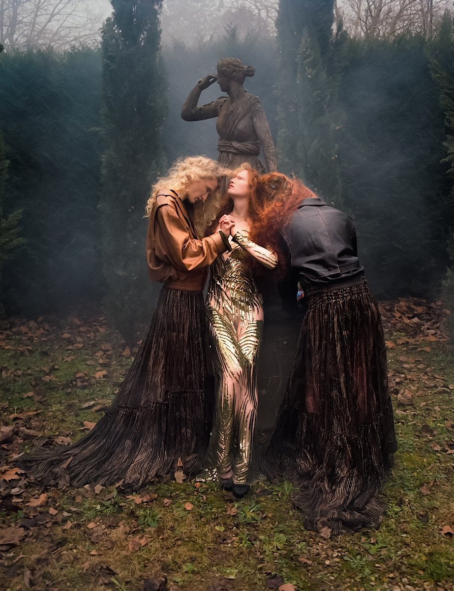 jacquemusx's tweet photo. I’m obsessed with editorials that look like movie stills https://t.co/aVCC8v5OnL