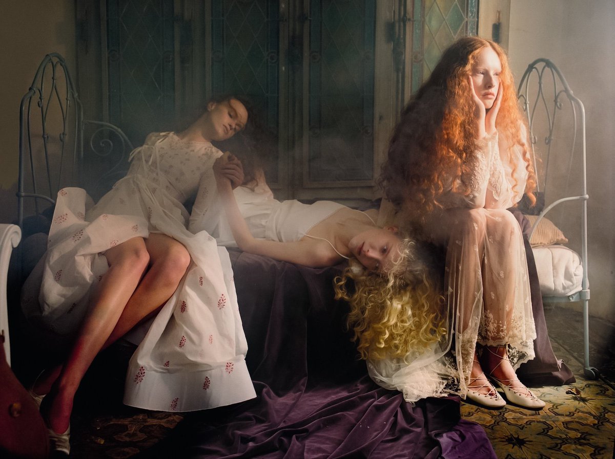 jacquemusx's tweet photo. I’m obsessed with editorials that look like movie stills https://t.co/aVCC8v5OnL