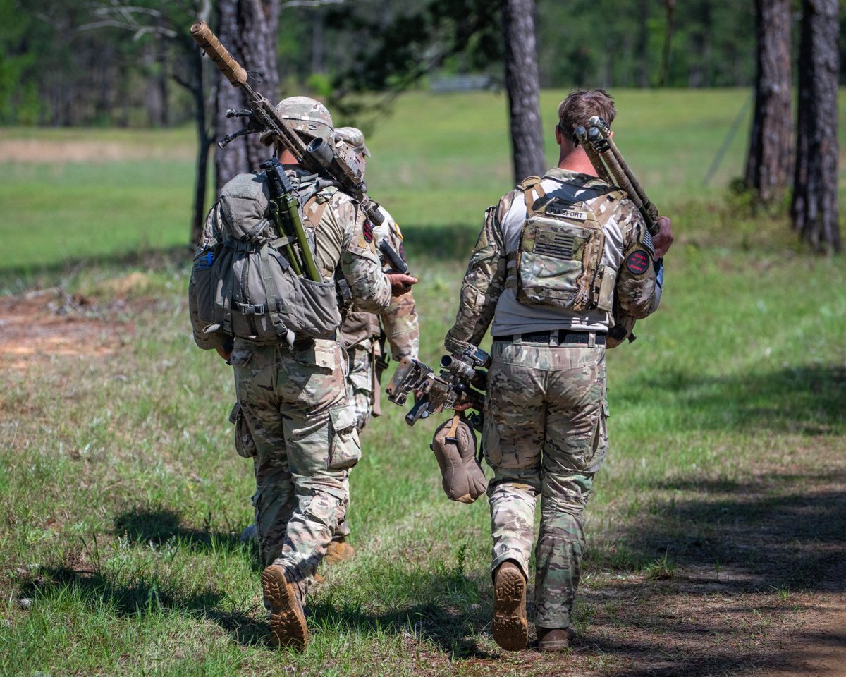 iiiarmoredcorps's tweet image. International Sniper Competition 2025 is underway with 35 teams from 8 countries. Check out photos of 3CR!

Current III Corps standings:
16th – 3d Cavalry Regiment
20th – 4th Infantry Division
20th – 1st Cavalry Division
27th – 1st Armored Division

@3dUSCAV | #BraveRifles.  .