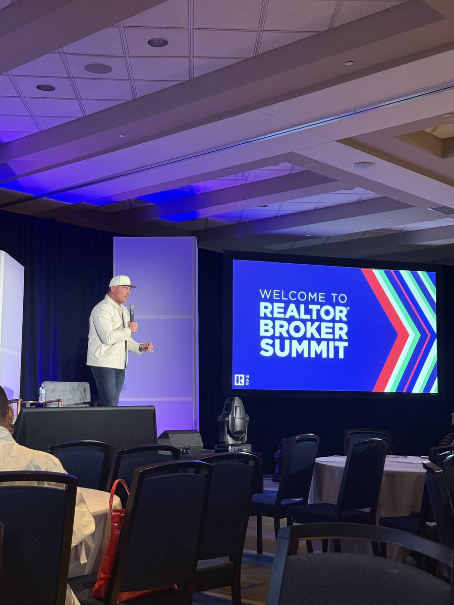 comfortzone23's tweet photo. Feeling inspired and empowered after attending the REALTOR® Broker Summit in Louisville,Kentucky. Huge thanks to @nardotrealtor for organizing such an impactful event. Grateful for the insights, connections, and growth opportunities. https://t.co/jPAKQYd87P