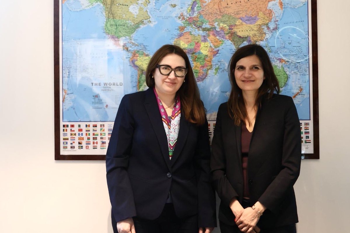 DG_DGRIS's tweet image. Heureuse d'avoir pu échanger avec Mme Ana Tinca, secrétaire d’État roumaine pour les affaires stratégiques au @MAERomania.
Un dialogue essentiel pour renforcer la relation de défense 🇫🇷-🇷🇴 et partager nos analyses sur la sécurité en mer Noire et le soutien à l’Ukraine.