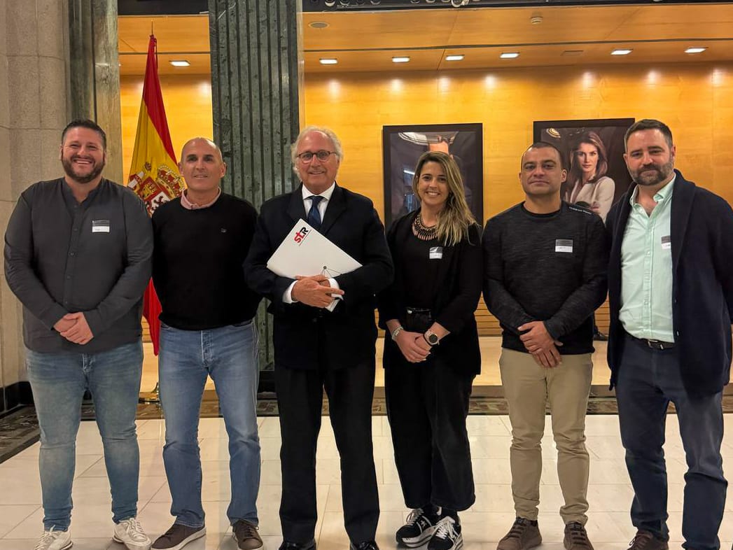STR_Sindicato's tweet photo. 📣 Hoy hemos llevado nuestra lucha por el #CoeficienteReductorSTR al Congreso.
Reunión con Josep M. Cervera (Junts) en la Comisión de Trabajo y con Juan José Aizcorbe (VOX).

💬 ¡Seguimos pidiendo apoyos por una jubilación justa!🔗 +info: https://t.co/pgCPBfVdw7 https://t.co/uH3HvdYNH0