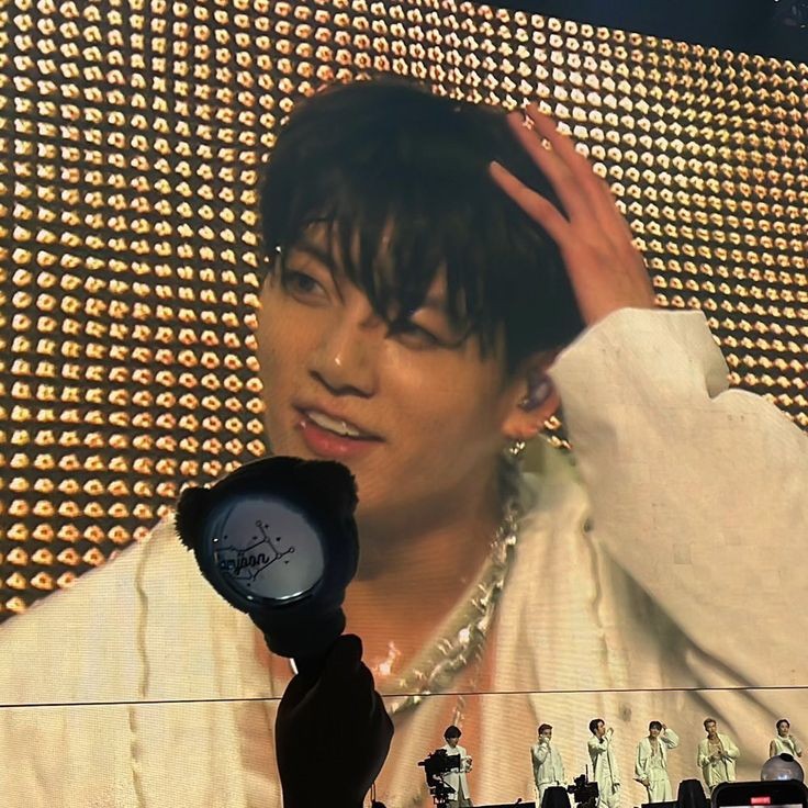 jungkook on the big screen 
a beautiful thread ✮ :