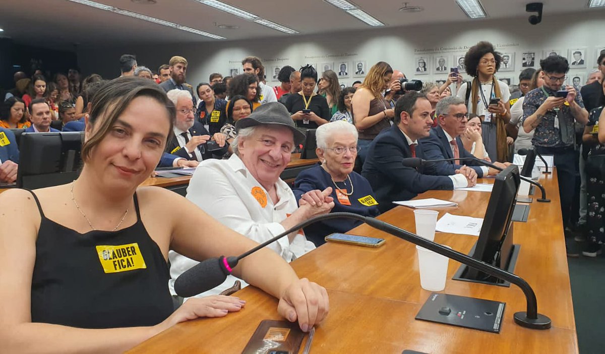 fernandapsol's tweet photo. Começou a sessão do Conselho de Ética. Estamos na luta, junto com os grandes Marco Nanini e @luizaerundina , na defesa do mandato de @Glauber_Braga contra a absurda perseguição política . #GlauberFica https://t.co/ovh36T01Ud