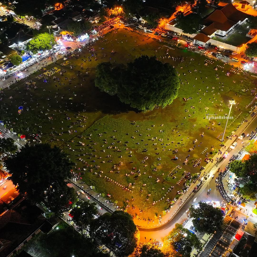 merapi_uncover's tweet photo. Punya kenangan apa di alun alun kidul Jogja

Semenjak plengkung gading ditutup sepertinya agak sepi ya?

(raihanrahmn_) https://t.co/mGTuAFqIAs