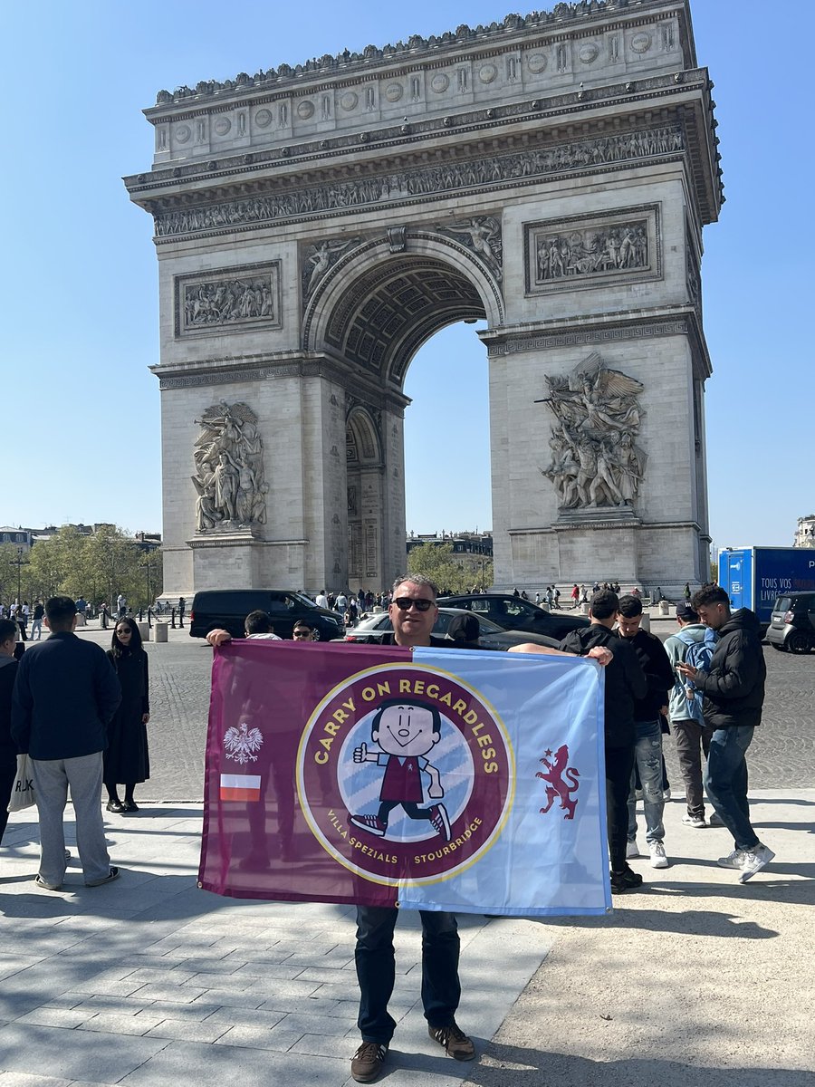 sallymoszynski's tweet photo. AVFC en Paris https://t.co/Uz5EBy3L5w