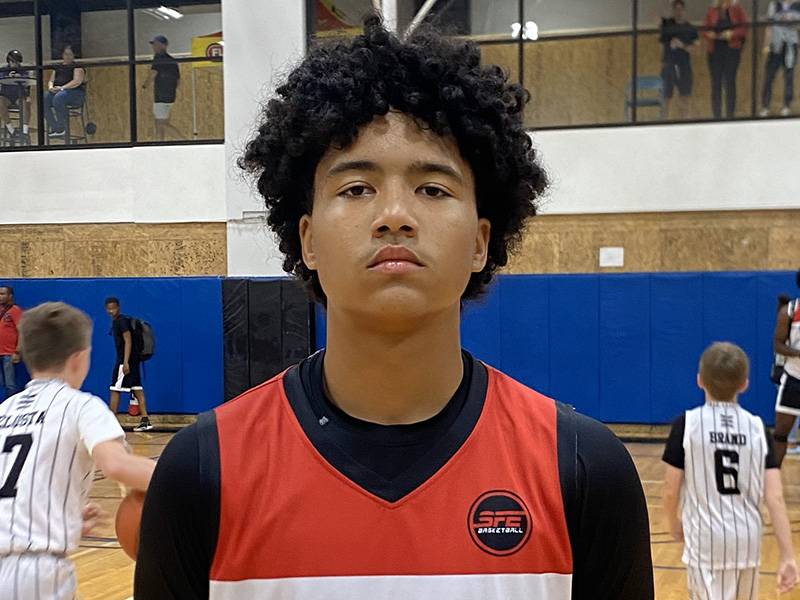 '28 Ty Watson is a skilled wing who can connect on shots from every point on the court.

He uses his size to be a force on defense as well (<a href="/SFE_BASKETBALL/">SOUTH FLORIDA ELITE</a>).

Florida Takeover Notes here:
ontheradarhoops.com/otr-hoops-stan…