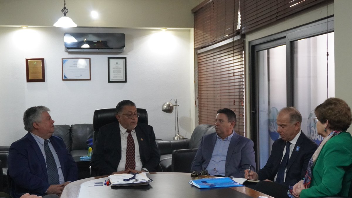 Asodelgt's tweet photo. ▶️Durante la reunión el Ministro Estrada reconoció la importancia de los productos lácteos dentro de la alimentación 🐮🥛🧀así como la exploración de áreas de colaboración a nivel gubernamental en el futuro https://t.co/Hz5cpqGkfF
