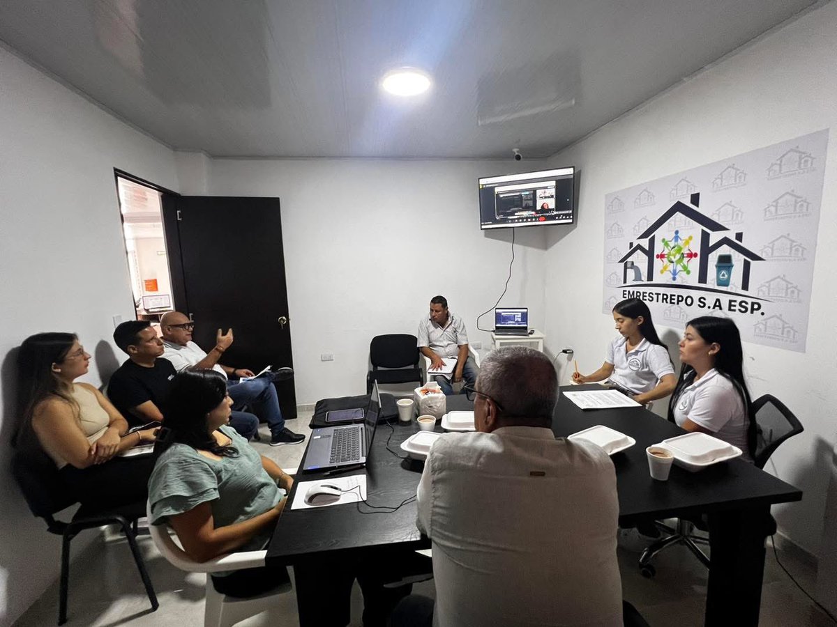 Alcaldiarestrep's tweet photo. Estuvimos en la reunión de asamblea anual de Emrestrepo, donde se presentaron avances en alcantarillado y aseo, entre otros. Agradecemos a todos por su compromiso y transparencia en el desarrollo de nuestro municipio.

#RendiciónDeCuentas #Transparencia #DesarrolloMunicipio https://t.co/uaxkk9Zq1G