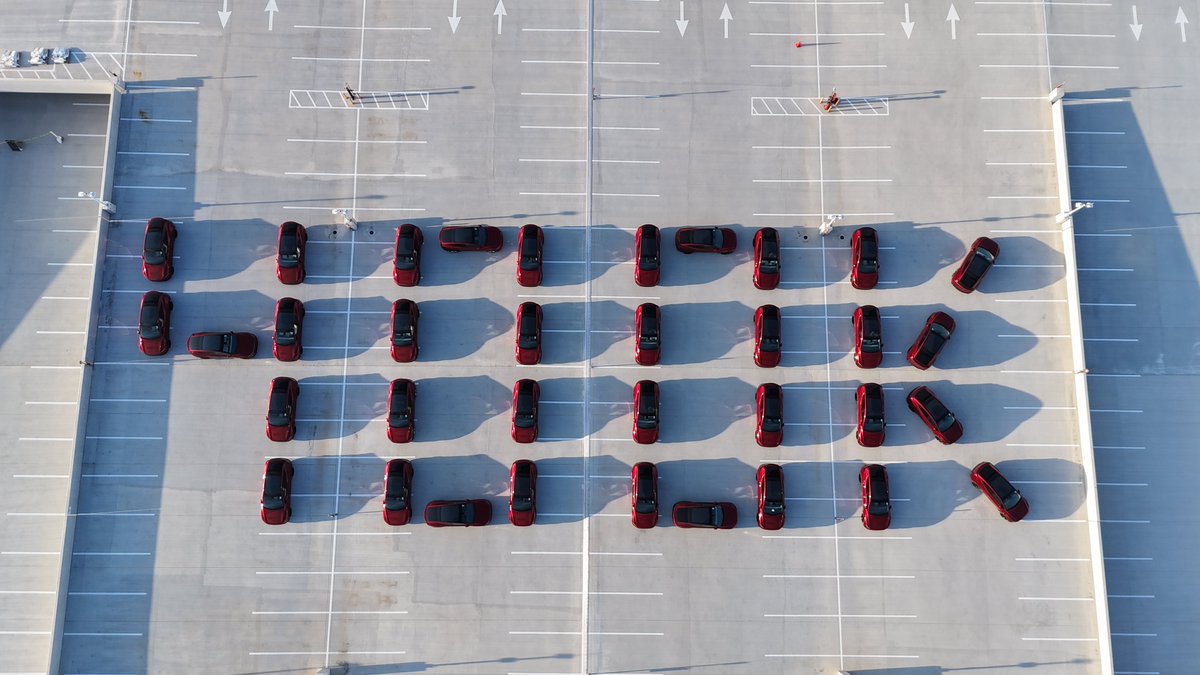 JoeTegtmeyer's tweet image. Giga Texas news! 400K Model Y’s produced milestone! Big display using all red Model Ys on the parking garage this morning! Official production of the Model Ys here at Giga Texas began almost 3 years ago today! Congratulations @Tesla and all the Giga Texas employees!