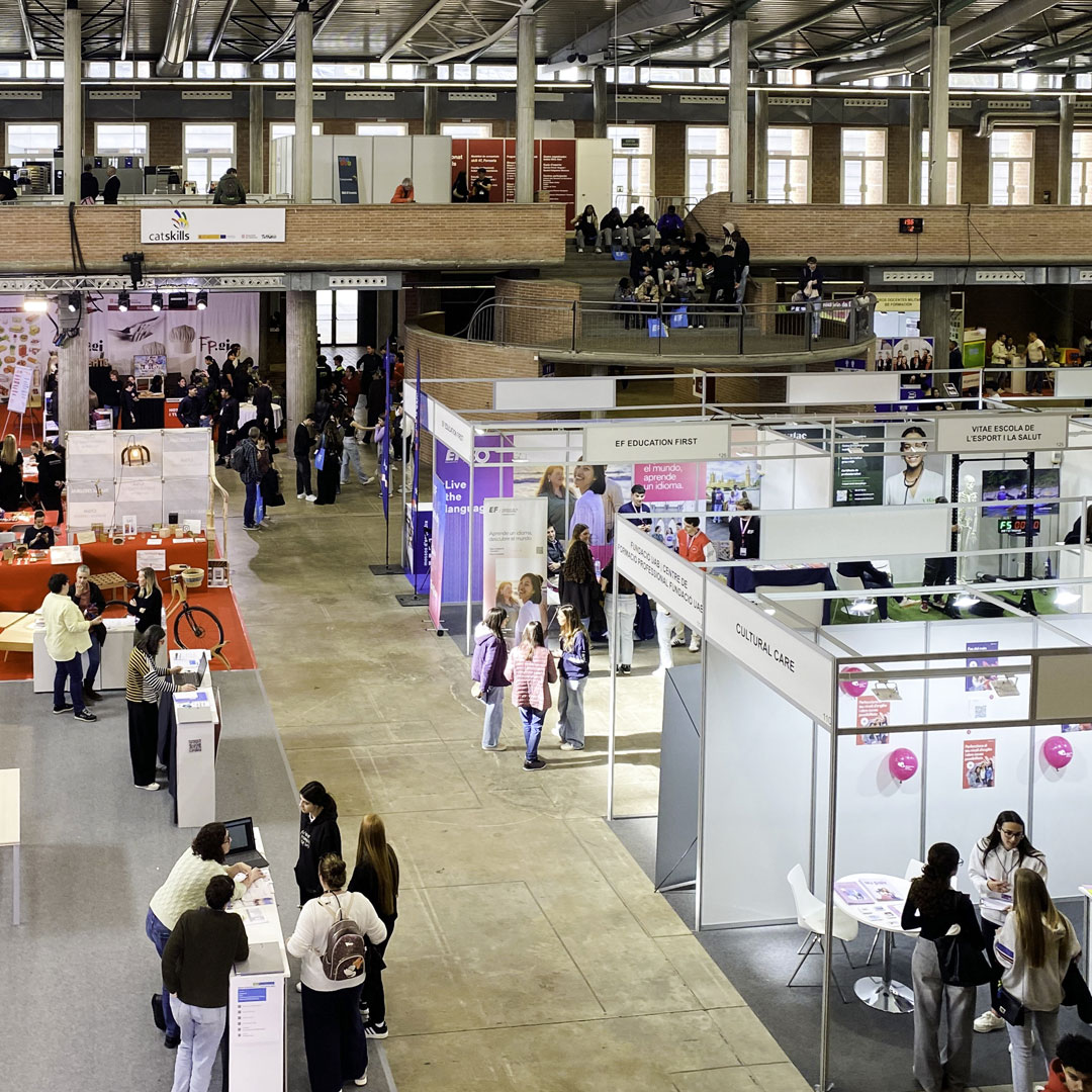 i_SantaEugenia's tweet photo. 🎯 Els alumnes de 1r de Màrqueting i Publicitat fan enquestes a l’Expojove! Han aplicat els seus coneixements d’investigació comercial recollint dades reals dels visitants.

👌Una gran experiència!

🔗 https://t.co/CUiCqNJP8h

#iSantaEugèniaFP #Expojove https://t.co/z9Jr19FBSw