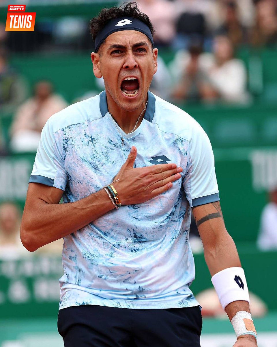 ESPNtenis's tweet photo. ¡LO HICISTE OTRA VEZ, JANO! 🤯🇨🇱

Al igual que en Roma 2024, Tabilo volvió a derrotar a 🇷🇸 Djokovic: esta vez, 6-3 y 6-4 en la R2 de #MonteCarlo.

¡Qué locura lo del chileno! 👏 https://t.co/AoPcmcjQ1w