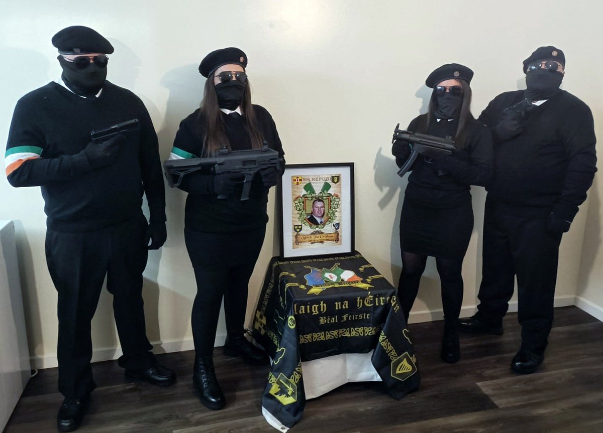 war_noir's tweet photo. Northern #Ireland 🇮🇪: Armed Irish Republican group "Óglaigh na hÉireann" (#ONH) released new photos.
Members of the group can be seen with 3D-printed FGC-9 MK II pistol-caliber carbine, MP5K pattern SMG/PCC, Glock 17 Gen 4 pistol and Beretta PX4 Storm pistol.