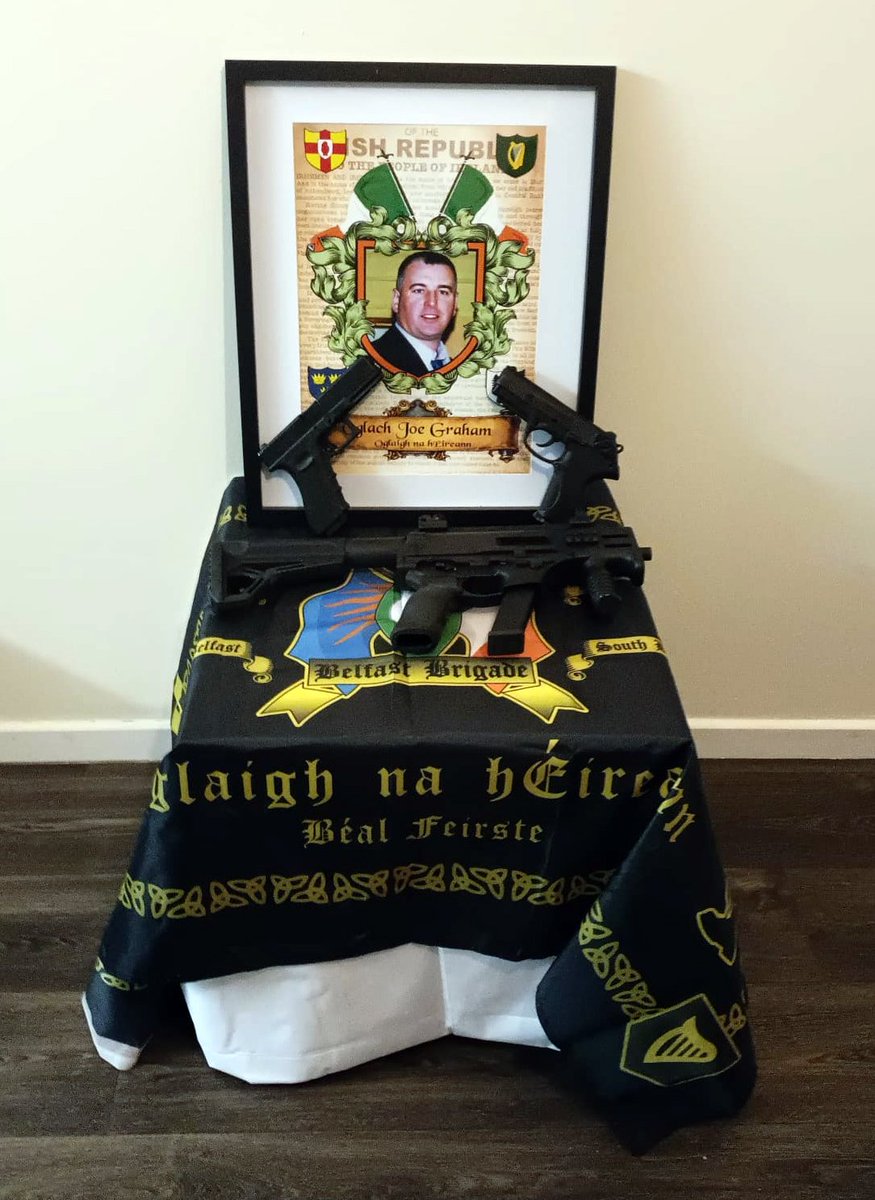 war_noir's tweet photo. Northern #Ireland 🇮🇪: Armed Irish Republican group "Óglaigh na hÉireann" (#ONH) released new photos.
Members of the group can be seen with 3D-printed FGC-9 MK II pistol-caliber carbine, MP5K pattern SMG/PCC, Glock 17 Gen 4 pistol and Beretta PX4 Storm pistol.